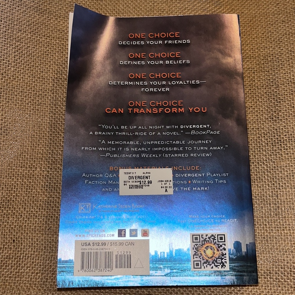 DIVERGENT by Veronica Roth book - Picture 4 of 6